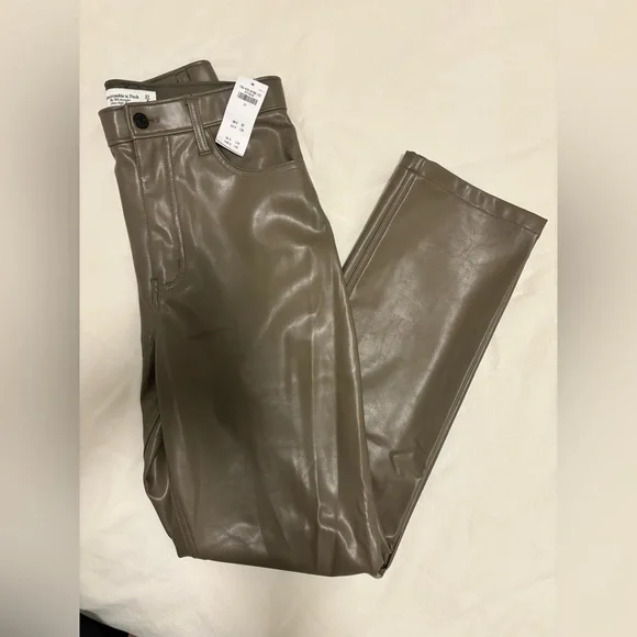 Abercrombie & Fitch Curve Love Vegan Leather 90s Straight Pants - Picture 1 of 4